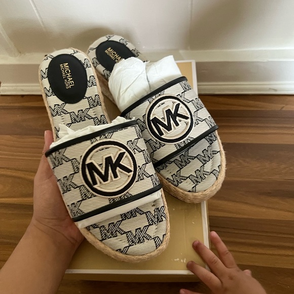 Michael Kors Wedge - Picture 2 of 4